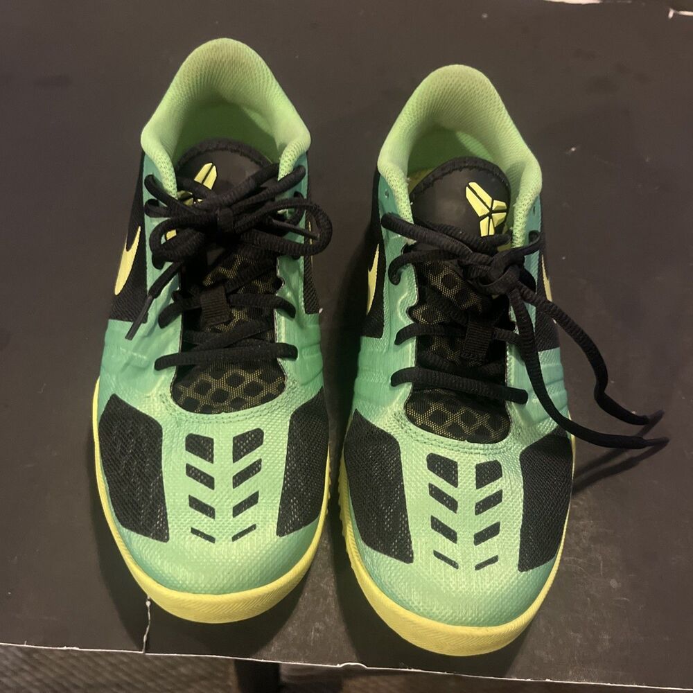 Size 7 (GS) - Nike KB Mentality Low Green